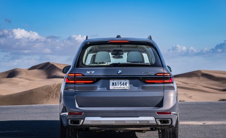 2023 BMW X7 xDrive 40i (Color: Sparkling Copper Grey; US-Spec) Rear Wallpapers 450x275 (148)