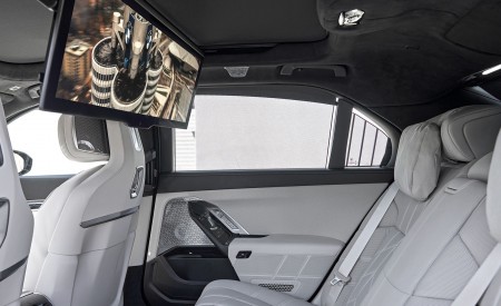 2023 BMW i7 xDrive60 (Color: Frozen Deep Grey; US-Spec) Interior Rear Seats Wallpapers 450x275 (60)