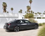 2023 BMW i7 xDrive60 (Color: Frozen Deep Grey; US-Spec) Rear Three-Quarter Wallpapers 150x120 (41)