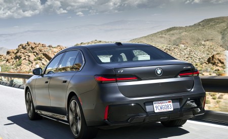 2023 BMW i7 xDrive60 (Color: Frozen Deep Grey; US-Spec) Rear Three-Quarter Wallpapers 450x275 (18)