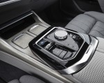 2023 BMW i7 xDrive60 (Color: Oxid Grey Metallic; US-Spec) Central Console Wallpapers 150x120
