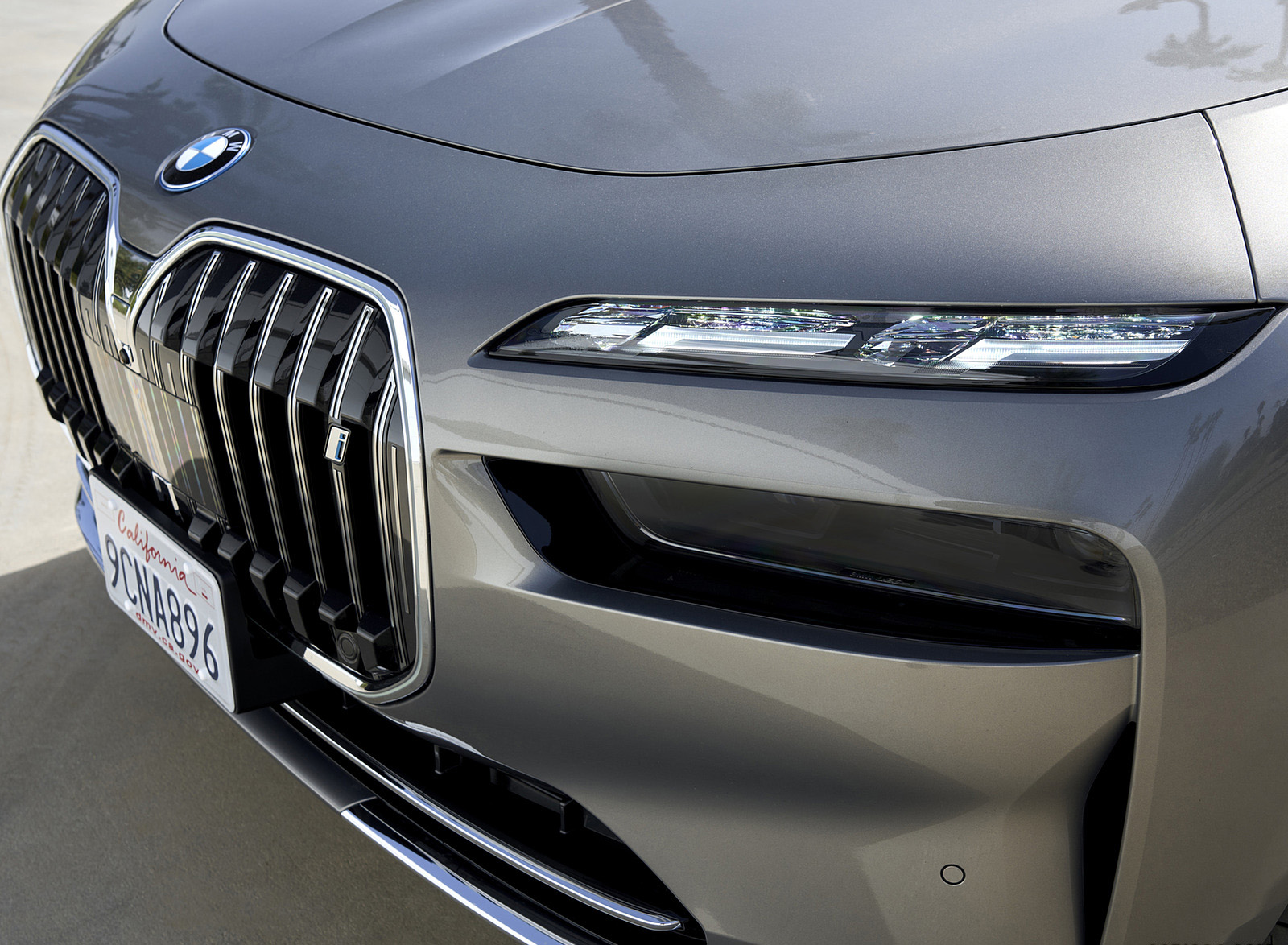 2023 BMW i7 xDrive60 (Color: Oxid Grey Metallic; US-Spec) Headlight Wallpapers #123 of 155