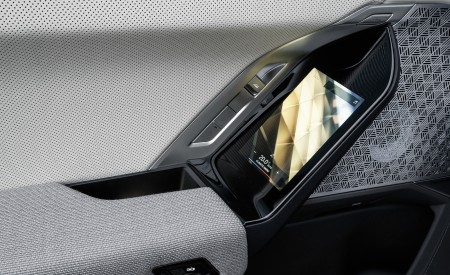 2023 BMW i7 xDrive60 (Color: Oxid Grey Metallic; US-Spec) Interior Detail Wallpapers 450x275 (149)