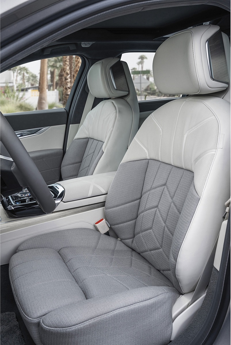 2023 BMW i7 xDrive60 (Color: Oxid Grey Metallic; US-Spec) Interior Front Seats Wallpapers #152 of 155
