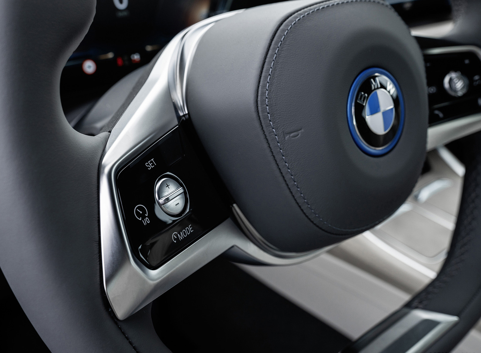 2023 BMW i7 xDrive60 (Color: Oxid Grey Metallic; US-Spec) Interior Steering Wheel Wallpapers #142 of 155