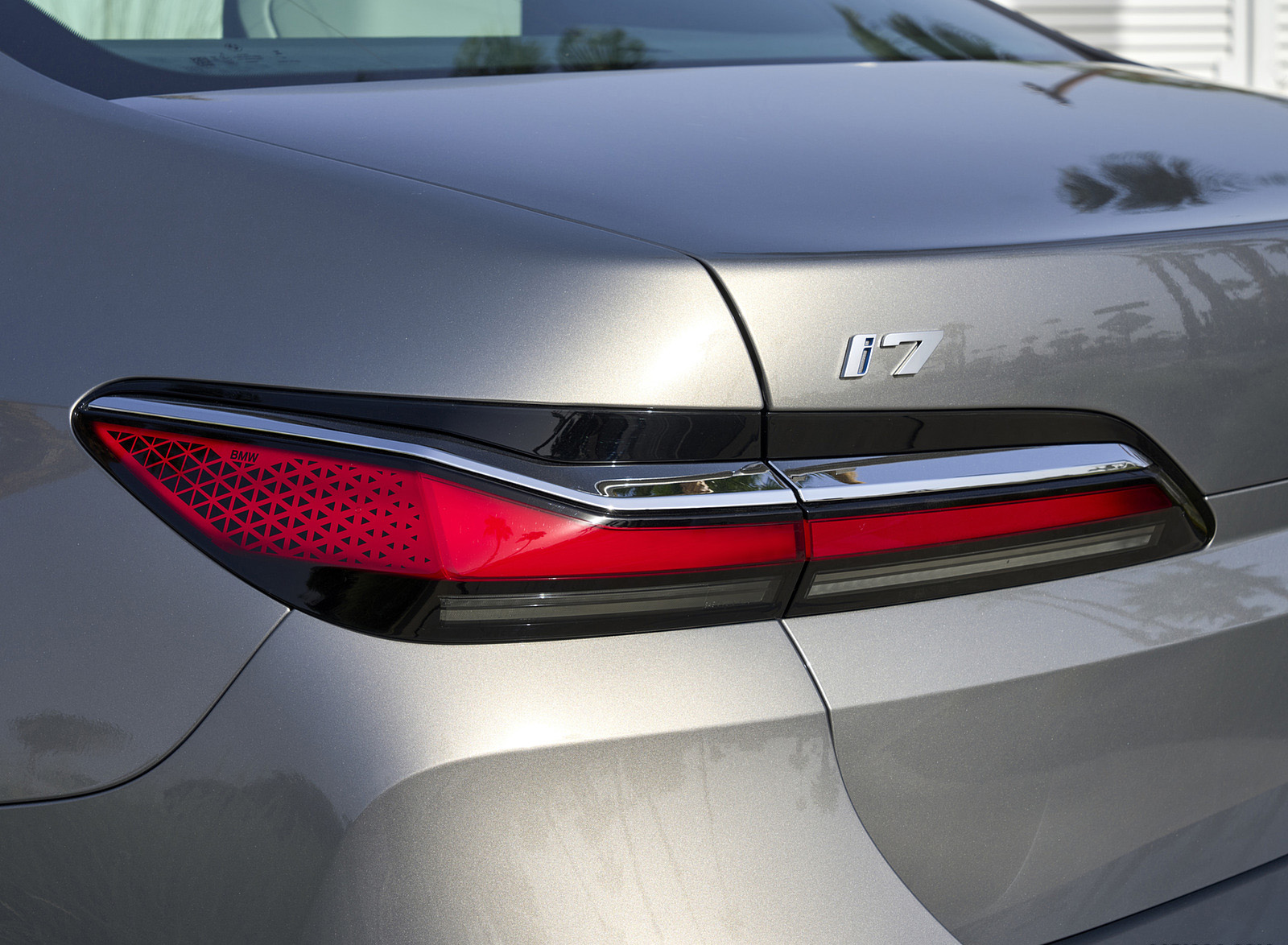 2023 BMW i7 xDrive60 (Color: Oxid Grey Metallic; US-Spec) Tail Light Wallpapers #127 of 155