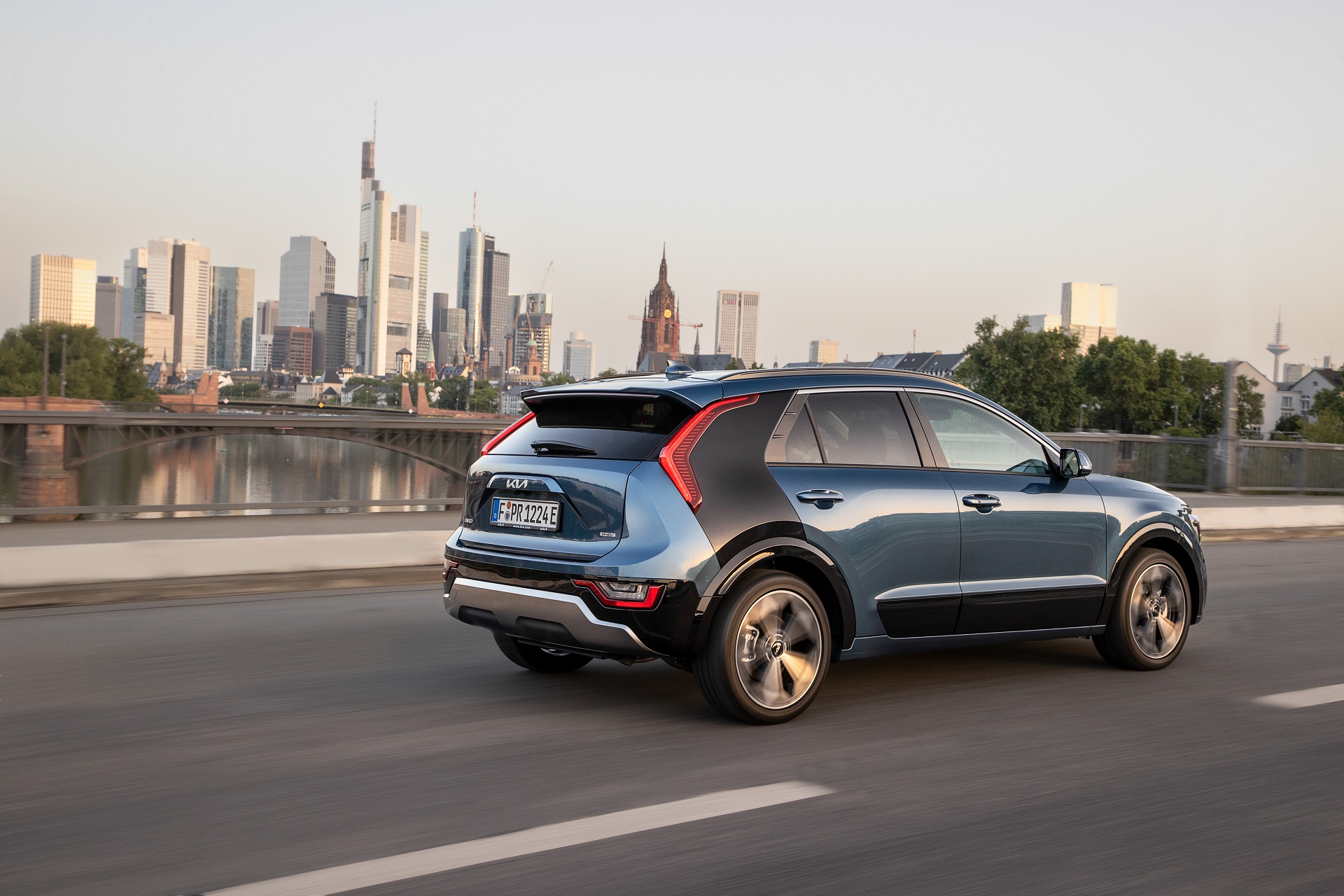 2023 Kia Niro PHEV Rear Three-Quarter Wallpapers #2 of 24