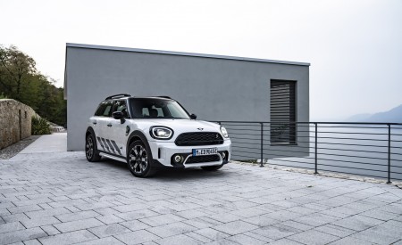 2023 Mini Cooper SE Countryman ALL4 Untamed Edition Front Three-Quarter Wallpapers 450x275 (44)