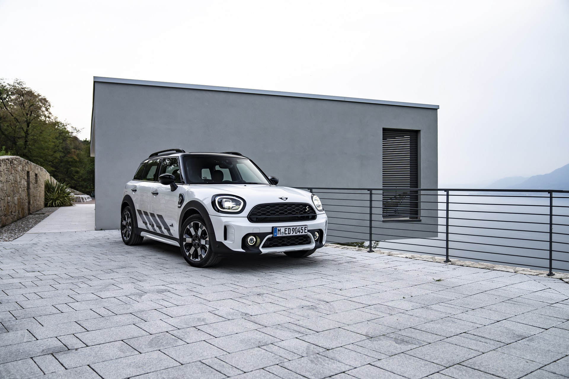 2023 Mini Cooper SE Countryman ALL4 Untamed Edition Front Three-Quarter Wallpapers #44 of 65