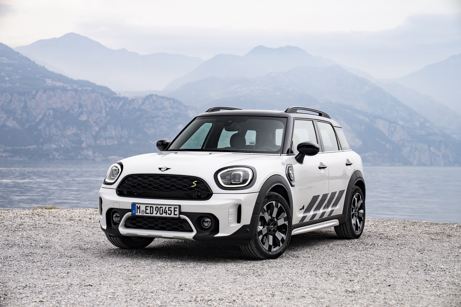 2023 Mini Cooper SE Countryman ALL4 Untamed Edition Front Three-Quarter Wallpapers #32 of 65