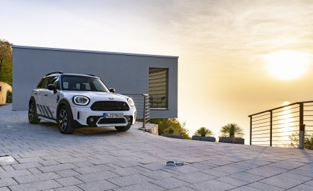 2023 Mini Cooper SE Countryman ALL4 Untamed Edition Front Three-Quarter Wallpapers 450x275 (45)