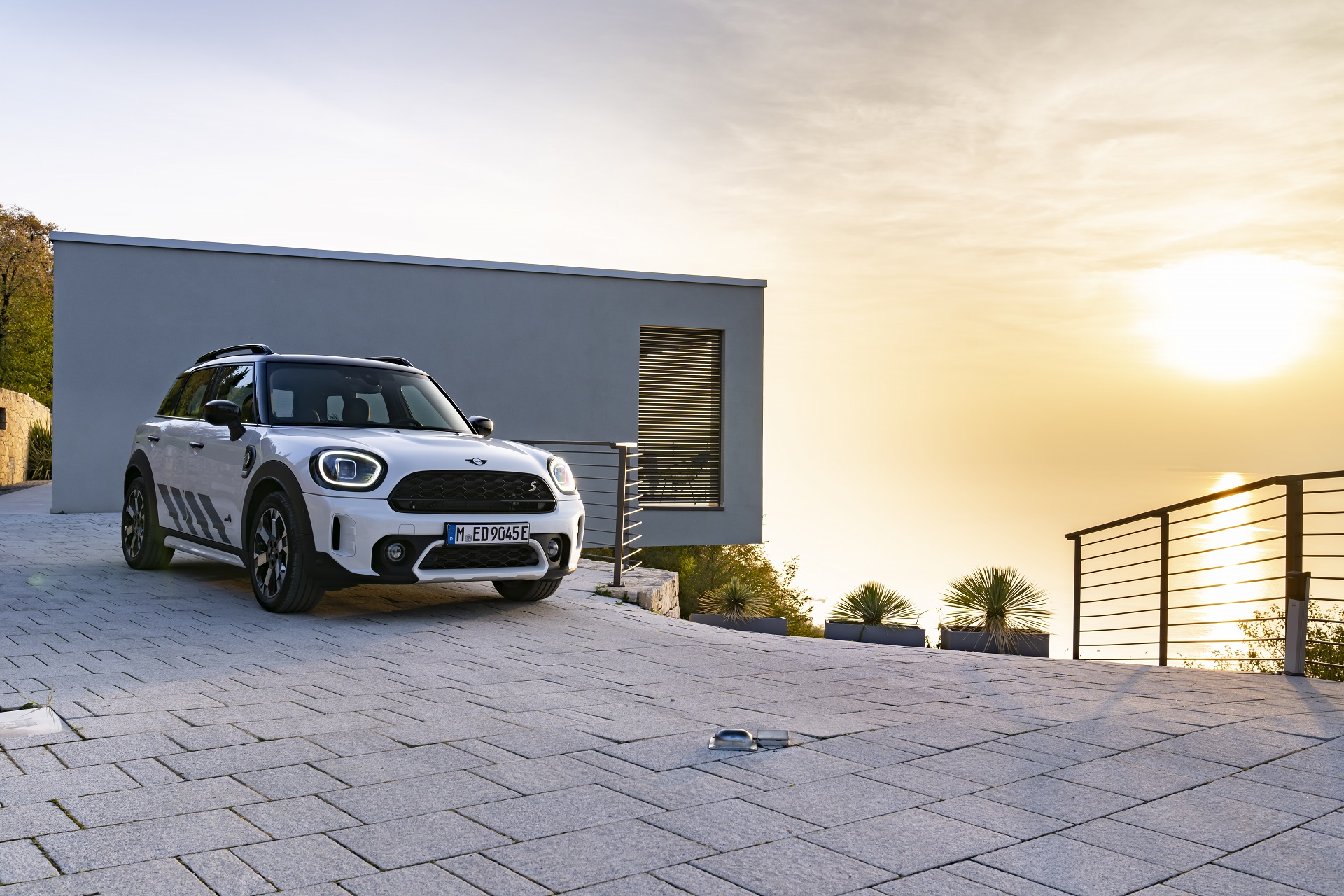 2023 Mini Cooper SE Countryman ALL4 Untamed Edition Front Three-Quarter Wallpapers #45 of 65