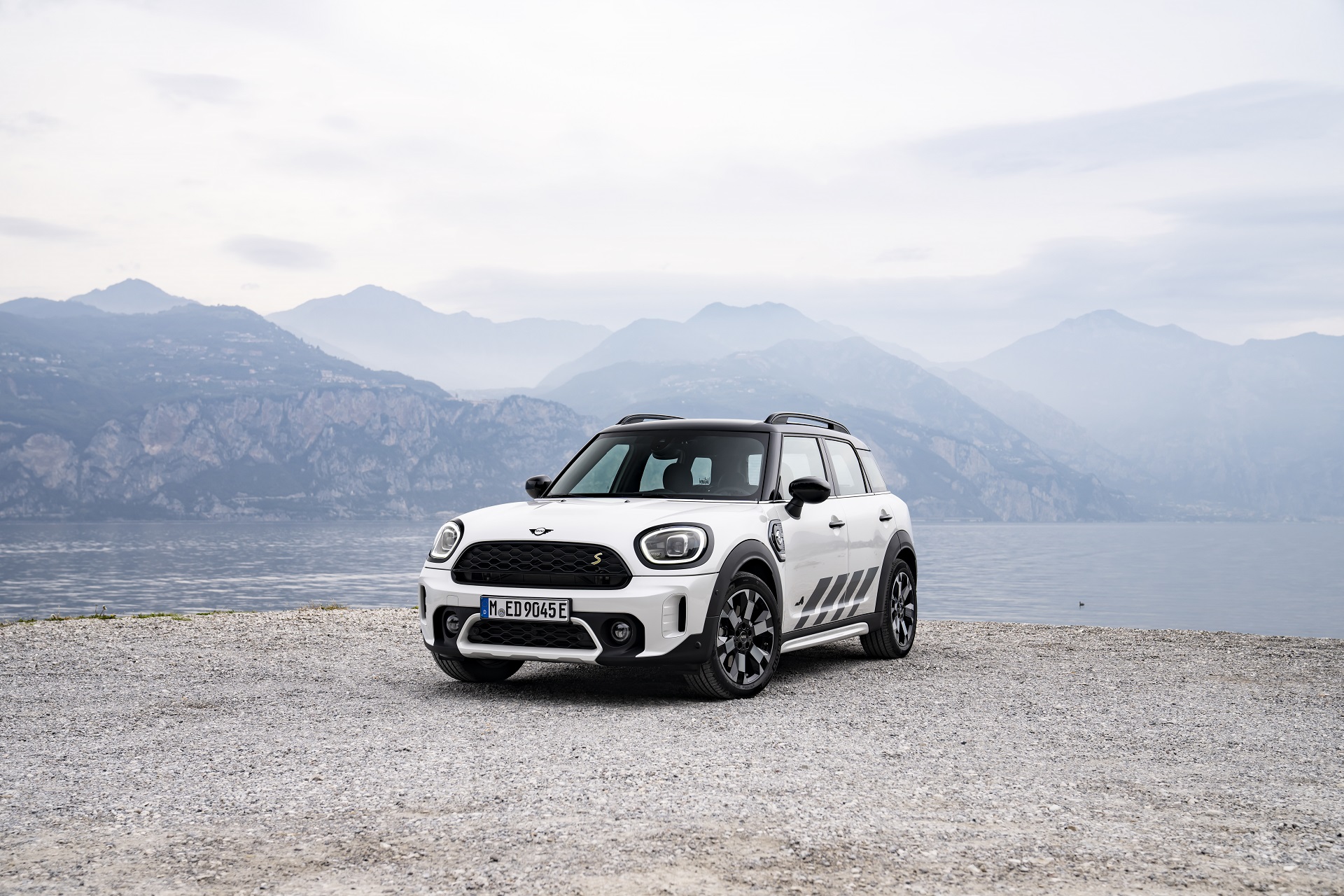 2023 Mini Cooper SE Countryman ALL4 Untamed Edition Front Three-Quarter Wallpapers #33 of 65