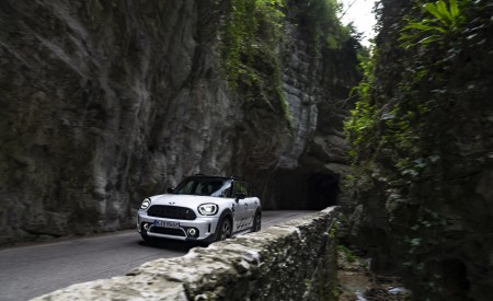 2023 Mini Cooper SE Countryman ALL4 Untamed Edition Front Three-Quarter Wallpapers 450x275 (8)