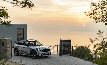 2023 Mini Cooper SE Countryman ALL4 Untamed Edition Front Three-Quarter Wallpapers 450x275 (46)