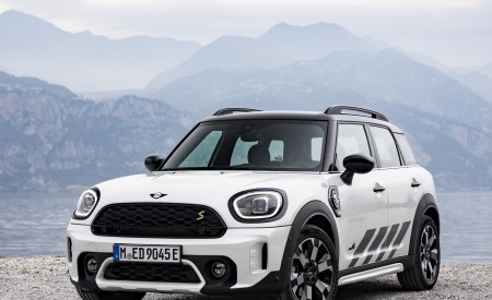 2023 Mini Cooper SE Countryman ALL4 Untamed Edition Front Three-Quarter Wallpapers 450x275 (34)