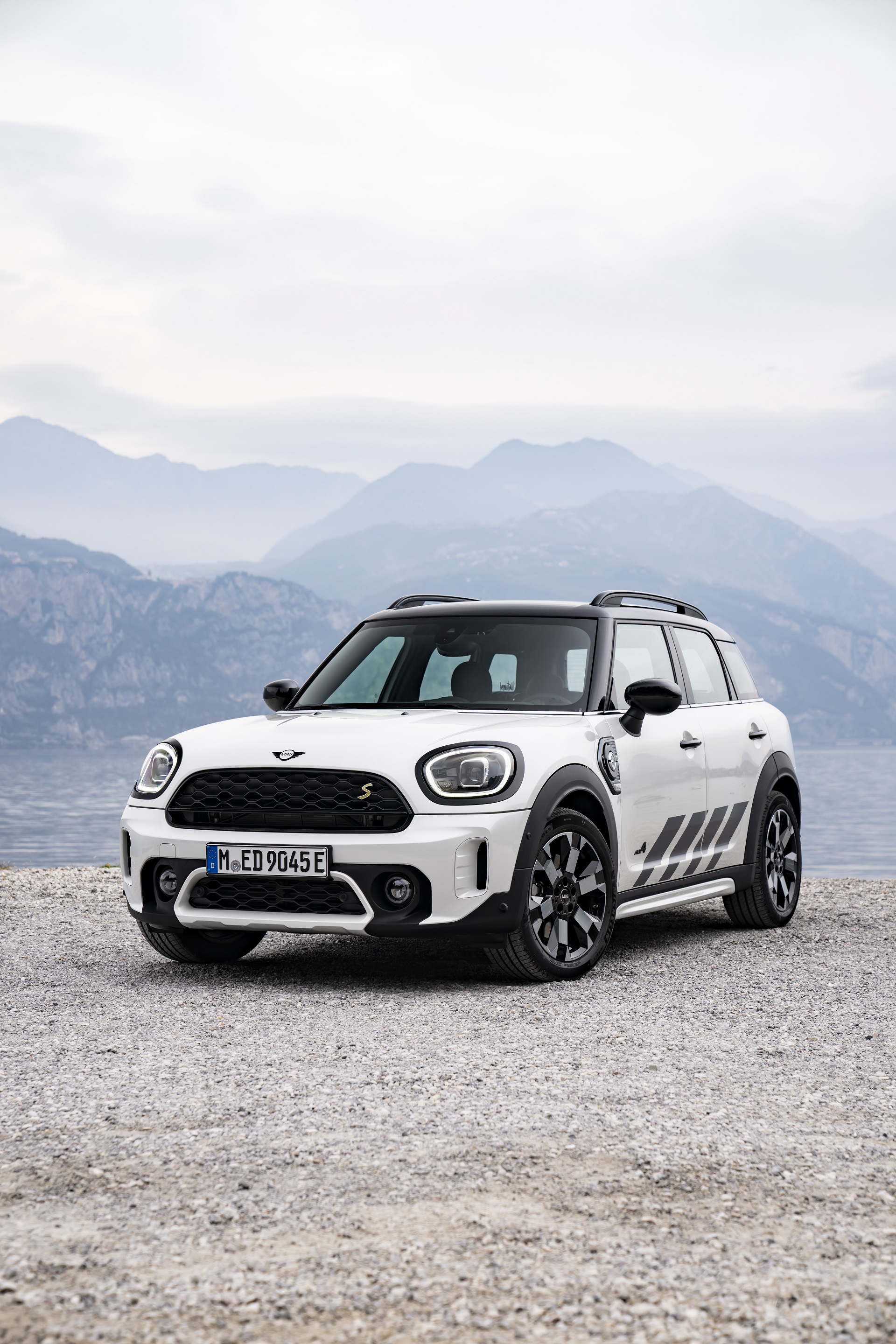 2023 Mini Cooper SE Countryman ALL4 Untamed Edition Front Three-Quarter Wallpapers #34 of 65