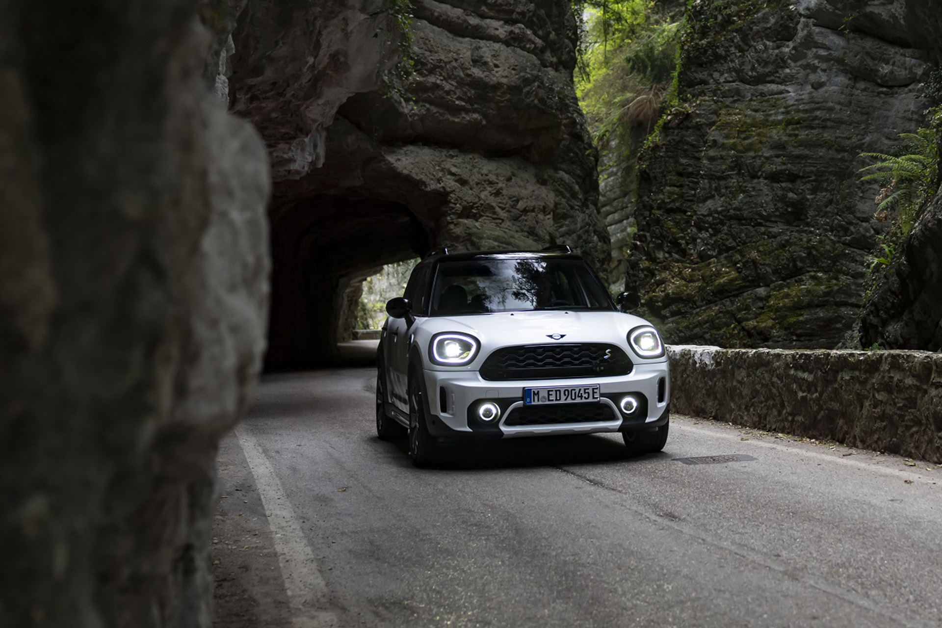 2023 Mini Cooper SE Countryman ALL4 Untamed Edition Front Wallpapers #19 of 65