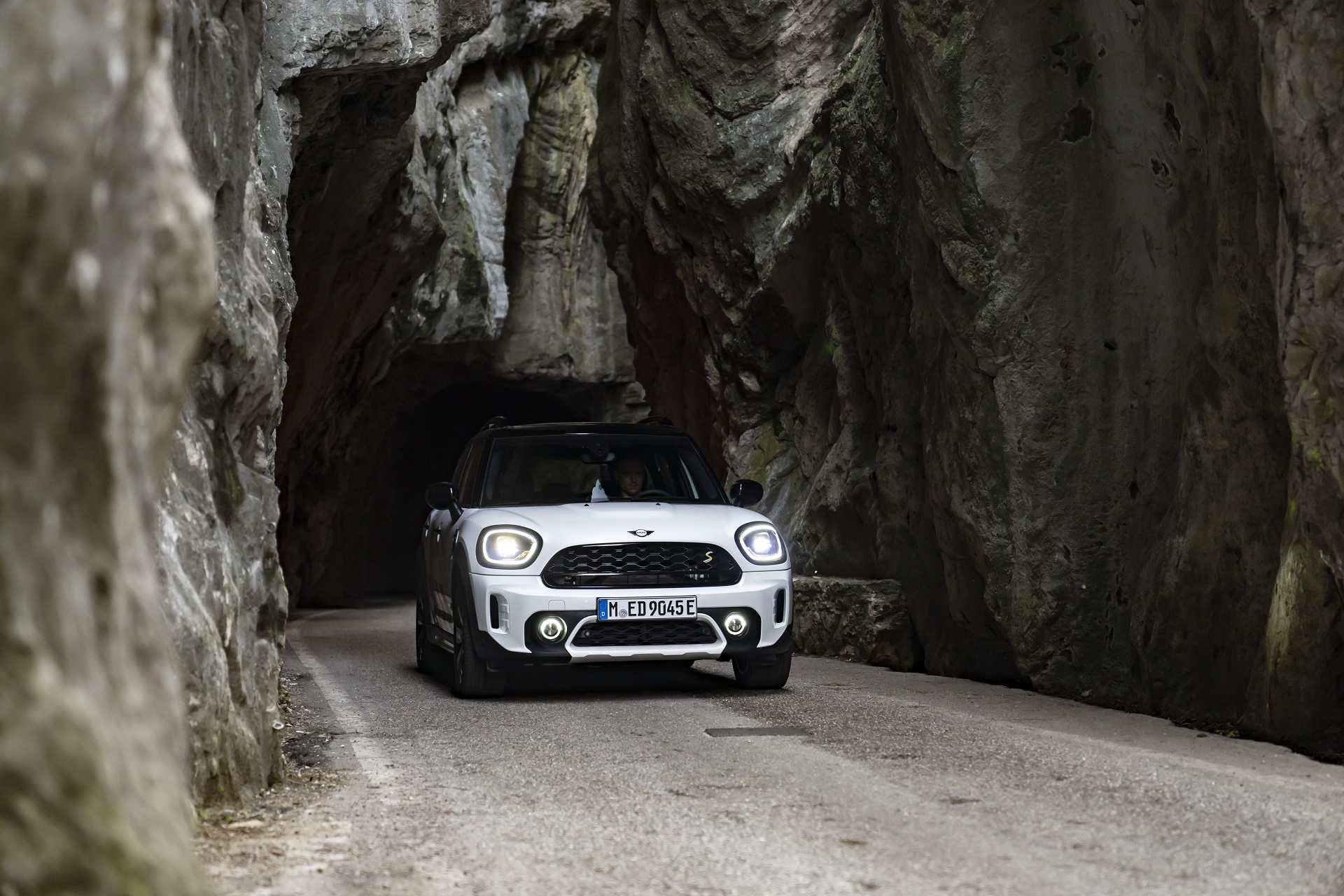 2023 Mini Cooper SE Countryman ALL4 Untamed Edition Front Wallpapers #20 of 65