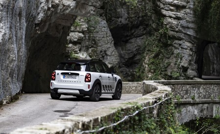 2023 Mini Cooper SE Countryman ALL4 Untamed Edition Rear Three-Quarter Wallpapers 450x275 (22)