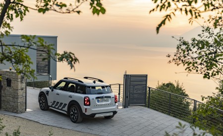 2023 Mini Cooper SE Countryman ALL4 Untamed Edition Rear Three-Quarter Wallpapers 450x275 (49)