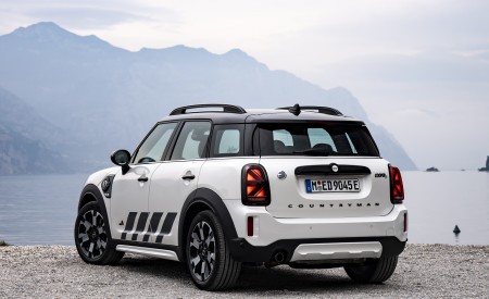 2023 Mini Cooper SE Countryman ALL4 Untamed Edition Rear Three-Quarter Wallpapers 450x275 (38)