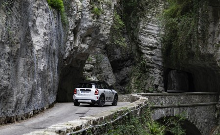 2023 Mini Cooper SE Countryman ALL4 Untamed Edition Rear Three-Quarter Wallpapers 450x275 (23)