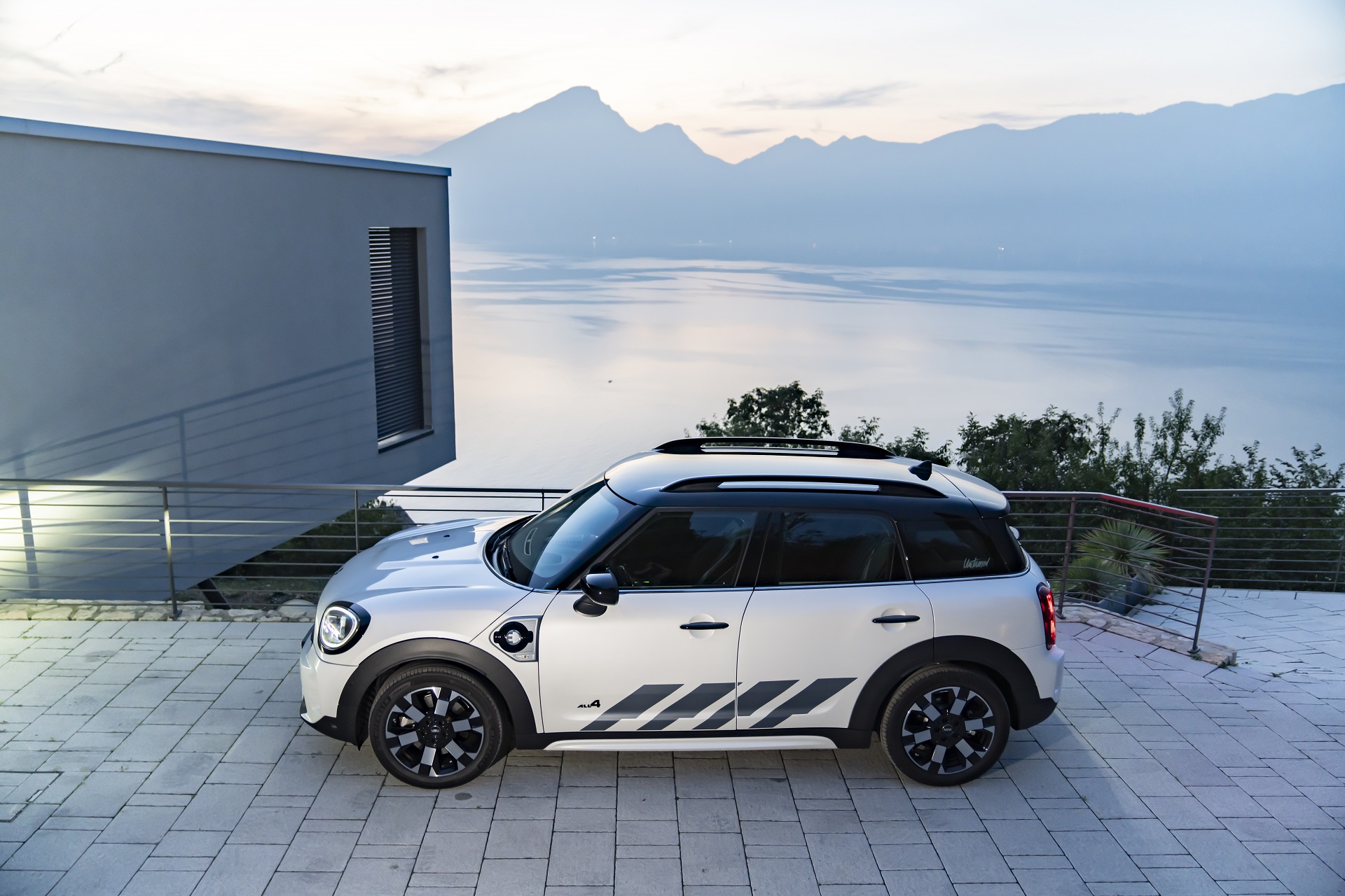 2023 Mini Cooper SE Countryman ALL4 Untamed Edition Side Wallpapers #50 of 65