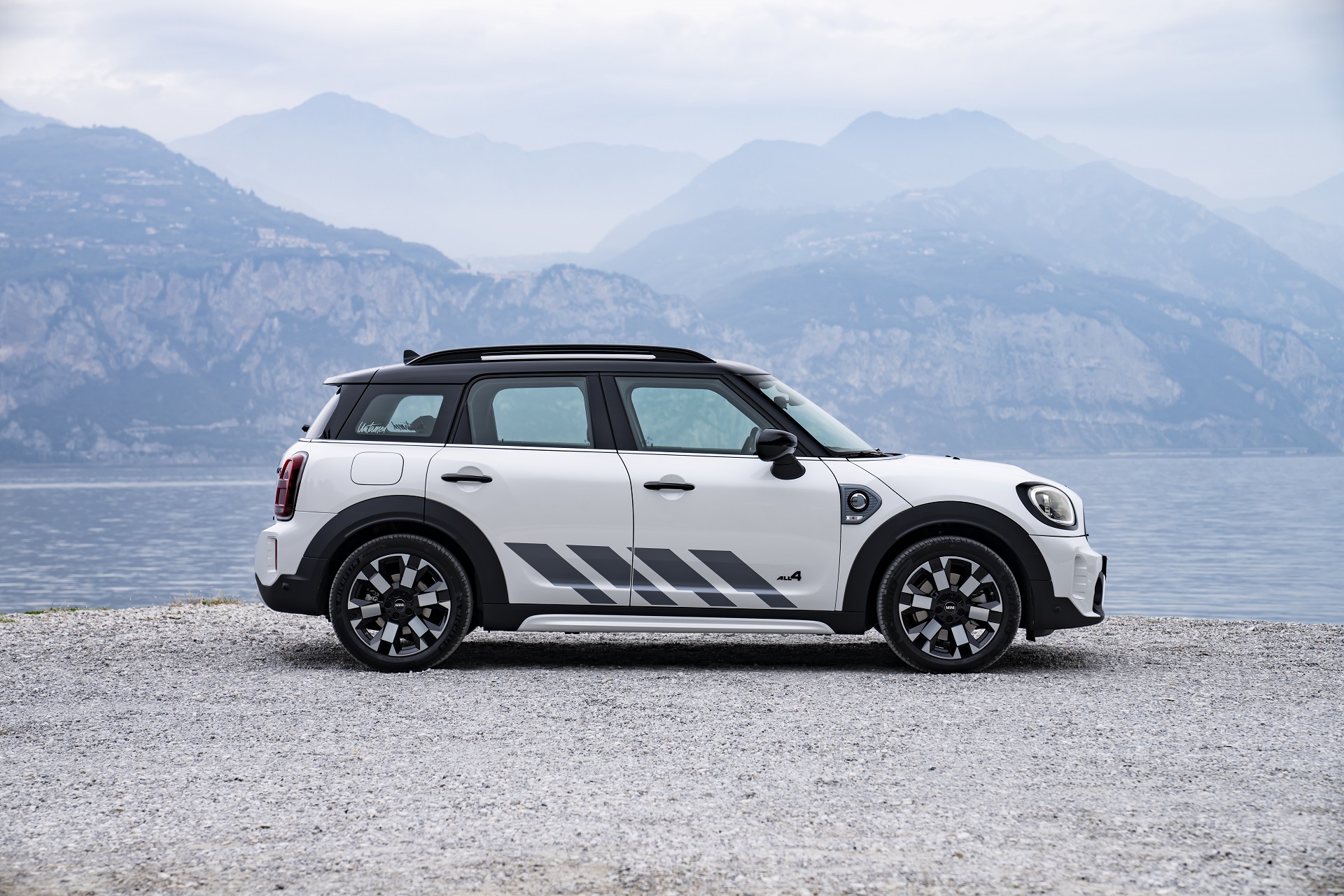 2023 Mini Cooper SE Countryman ALL4 Untamed Edition Side Wallpapers #42 of 65