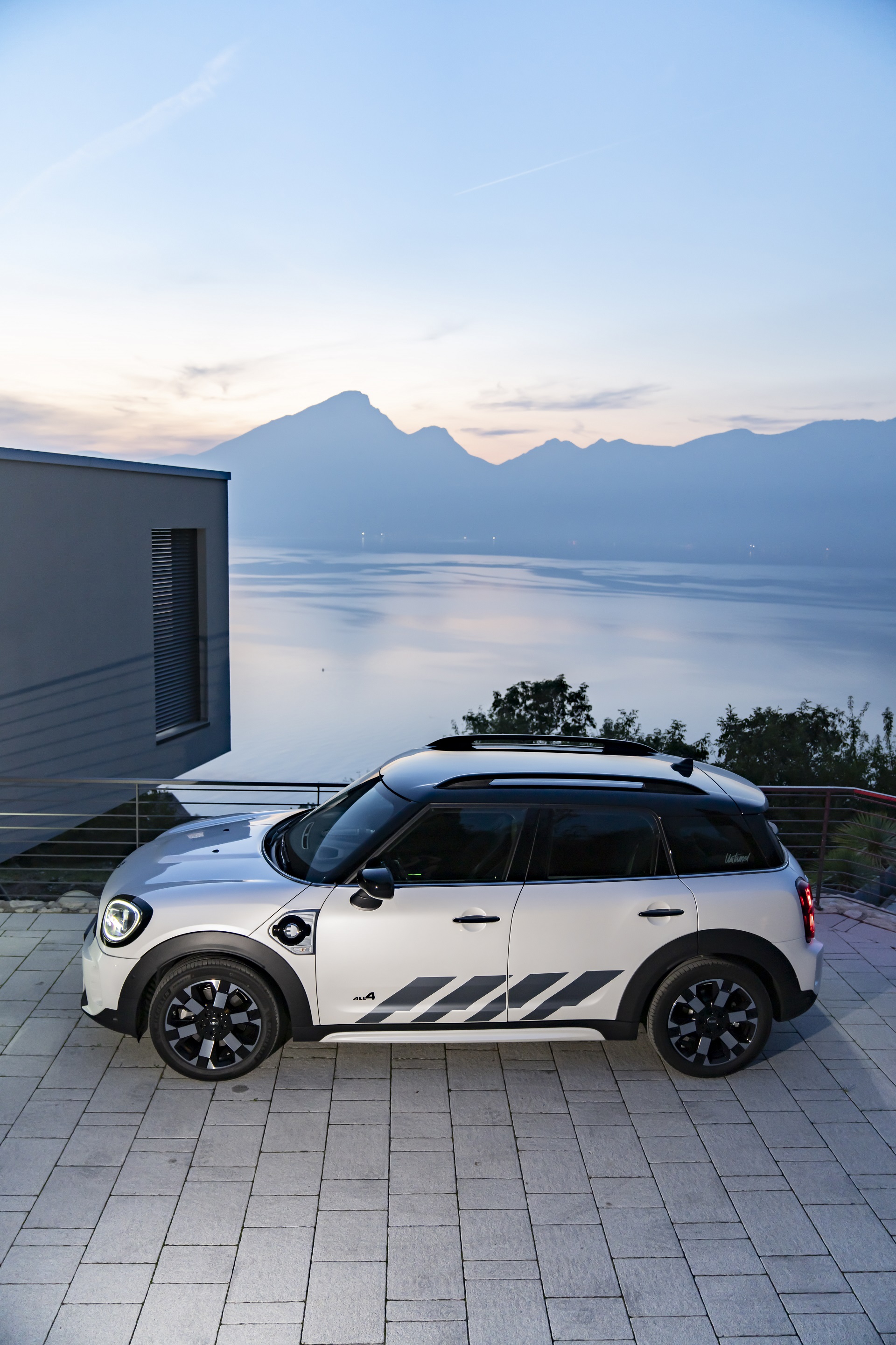 2023 Mini Cooper SE Countryman ALL4 Untamed Edition Side Wallpapers #51 of 65