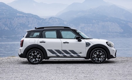 2023 Mini Cooper SE Countryman ALL4 Untamed Edition Side Wallpapers 450x275 (43)