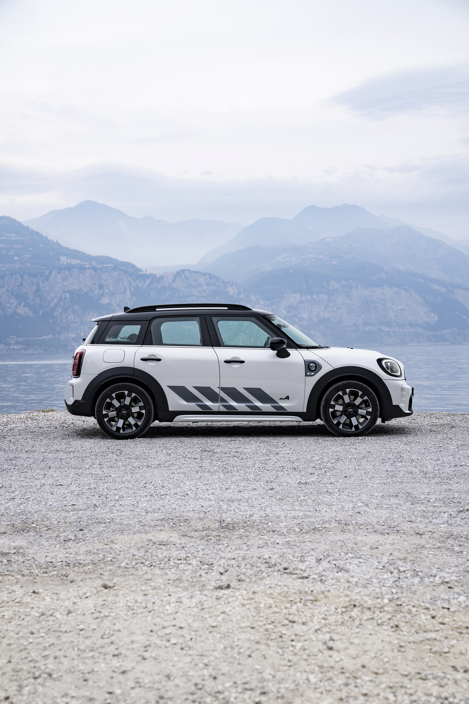 2023 Mini Cooper SE Countryman ALL4 Untamed Edition Side Wallpapers #43 of 65