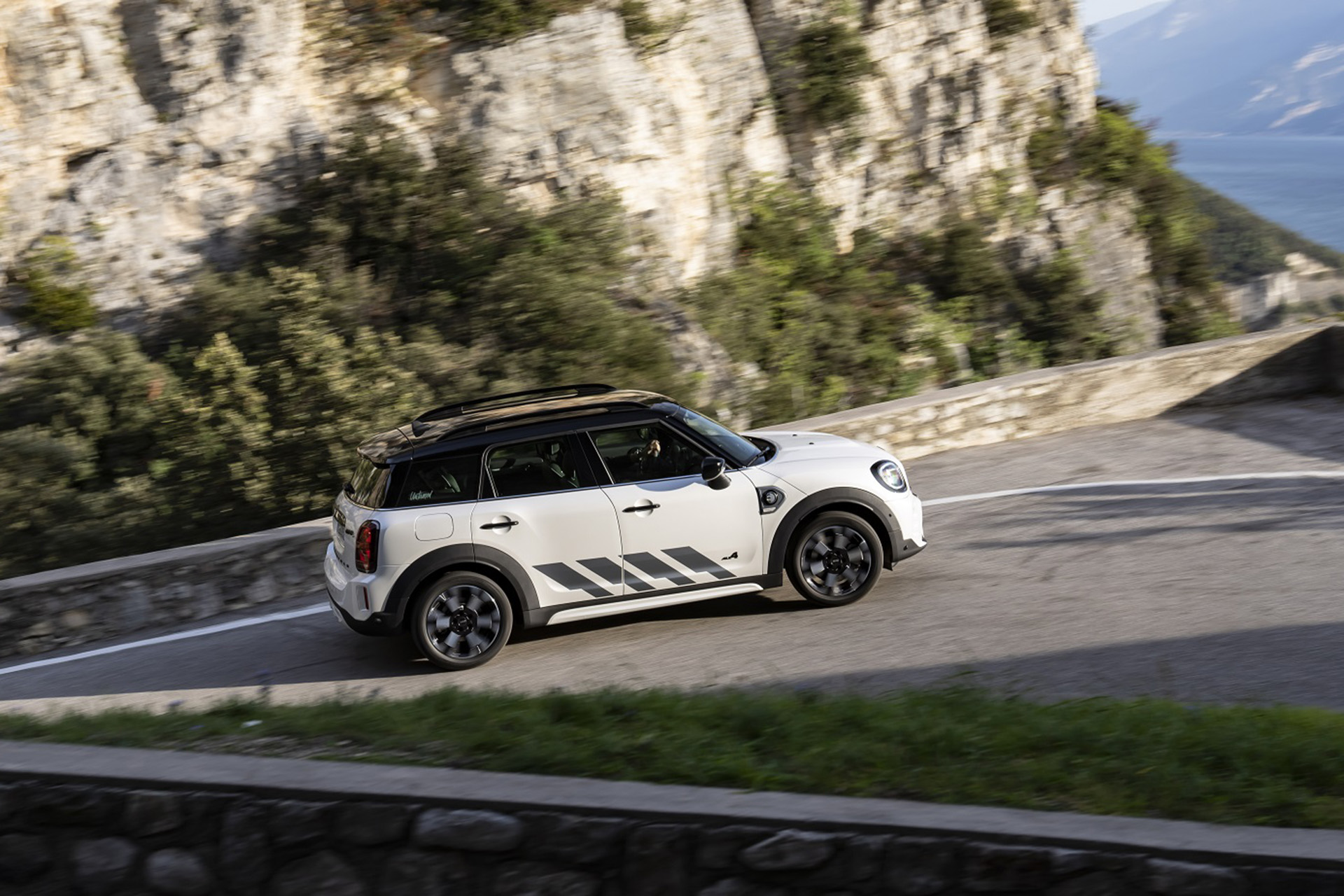 2023 Mini Cooper SE Countryman ALL4 Untamed Edition Side Wallpapers (6)