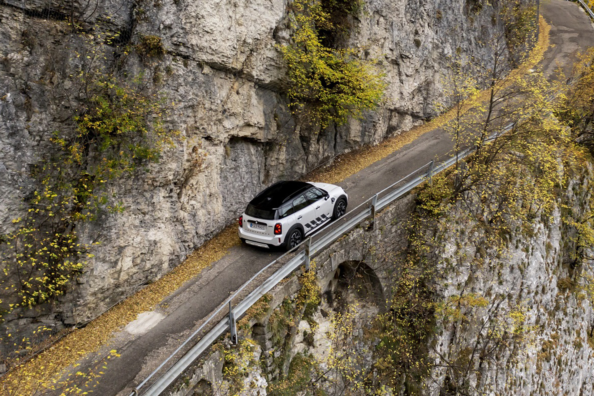 2023 Mini Cooper SE Countryman ALL4 Untamed Edition Top Wallpapers #30 of 65