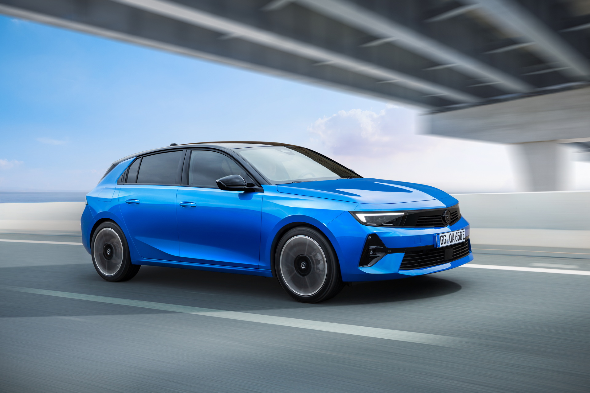 2023 Opel Astra Electric Front Three-Quarter Wallpapers (1)