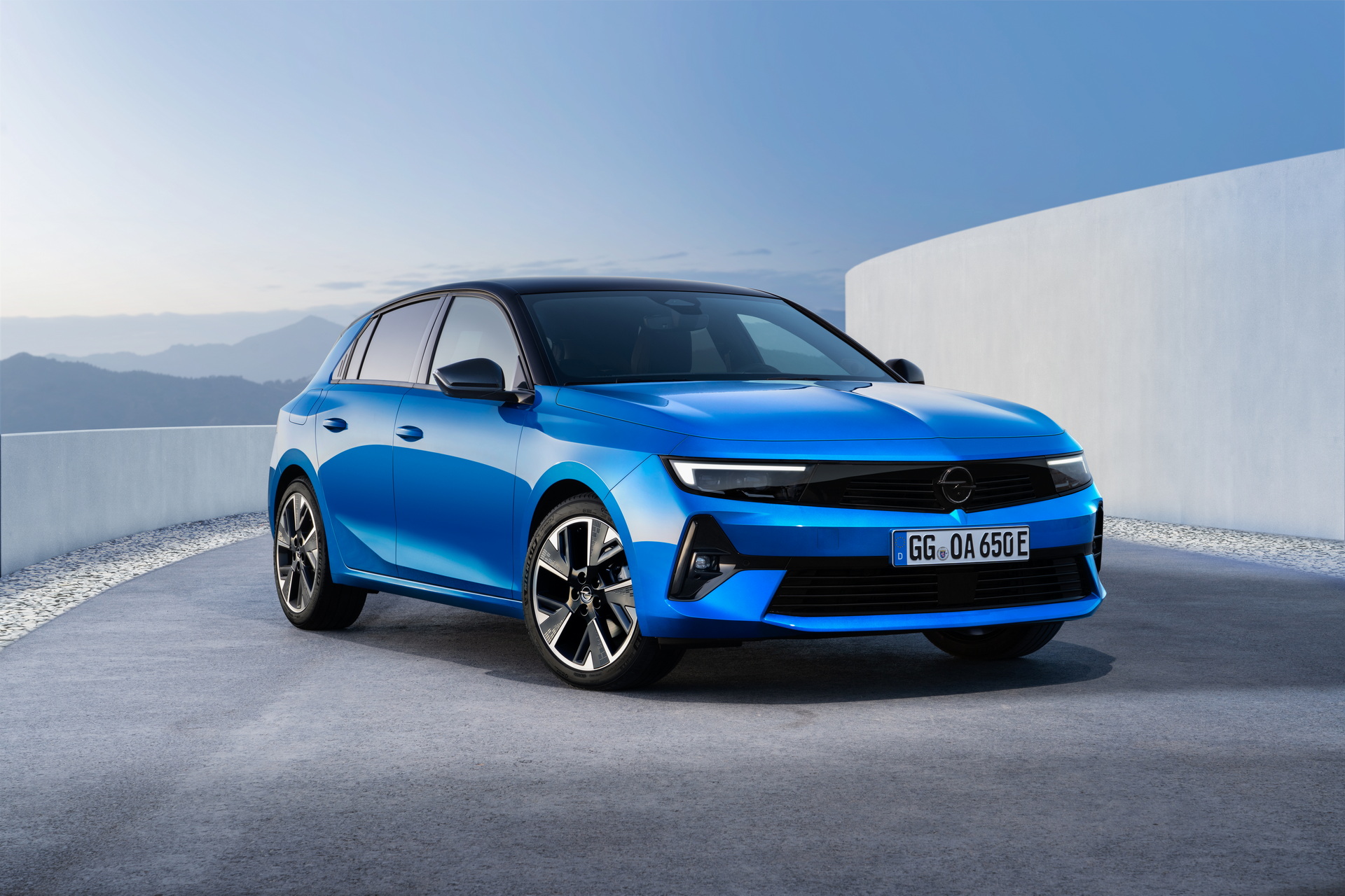 2023 Opel Astra Electric Front Three-Quarter Wallpapers (3)