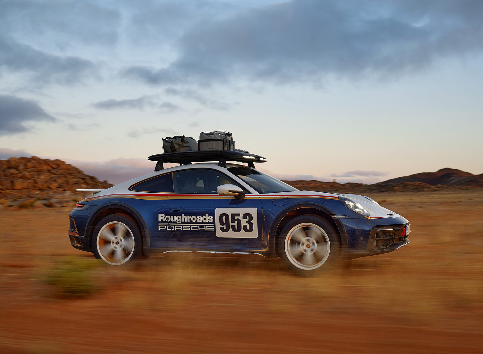 2023 Porsche 911 Dakar Side Wallpapers (2)