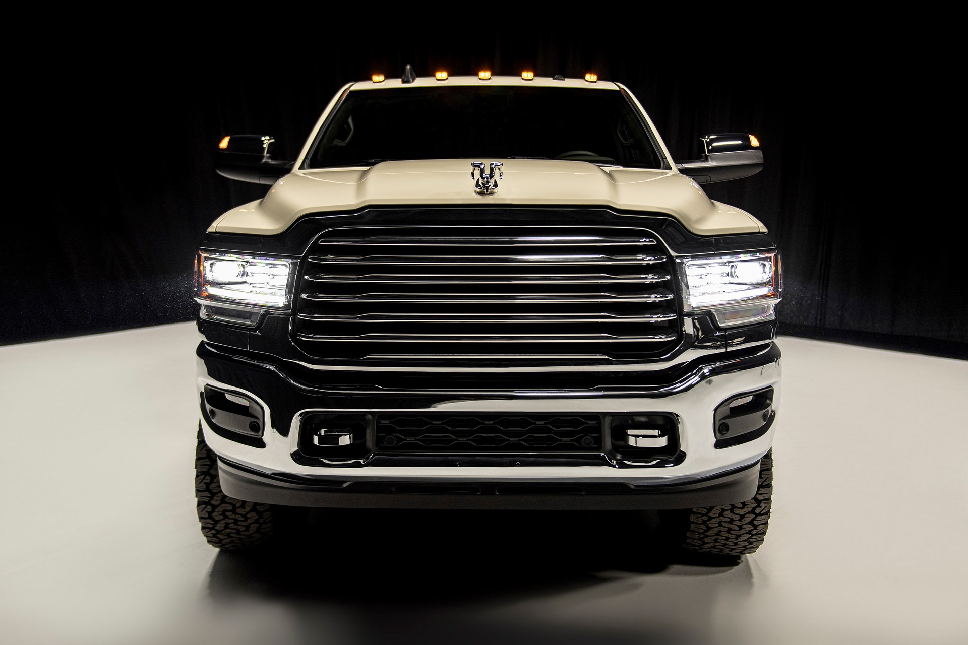 2023 Ram Traveller Front Wallpapers (2)