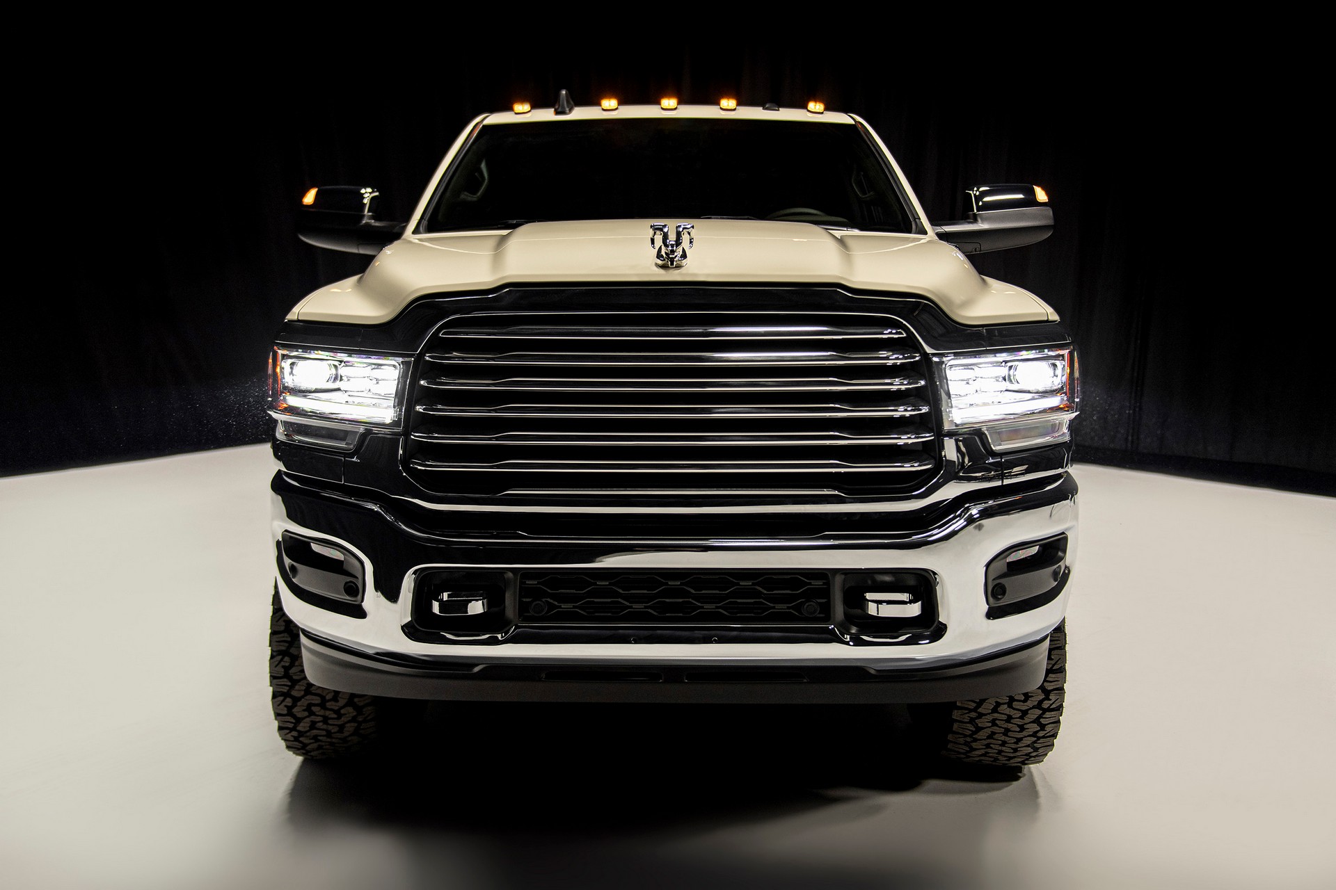 2023 Ram Traveller Front Wallpapers #2 of 21