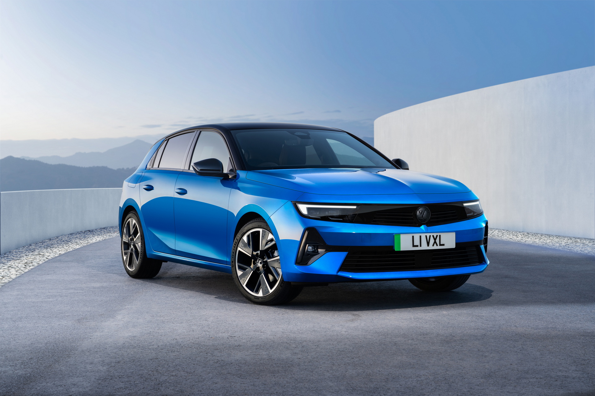 2023 Vauxhall Astra Electric Front Three-Quarter Wallpapers #3 of 7