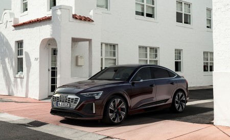 2024 Audi Q8 Sportback e-tron quattro (Color: Madeira Brown Metallic) Front Three-Quarter Wallpapers 450x275 (13)