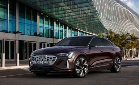 2024 Audi Q8 Sportback e-tron quattro (Color: Madeira Brown Metallic) Front Three-Quarter Wallpapers 450x275 (9)