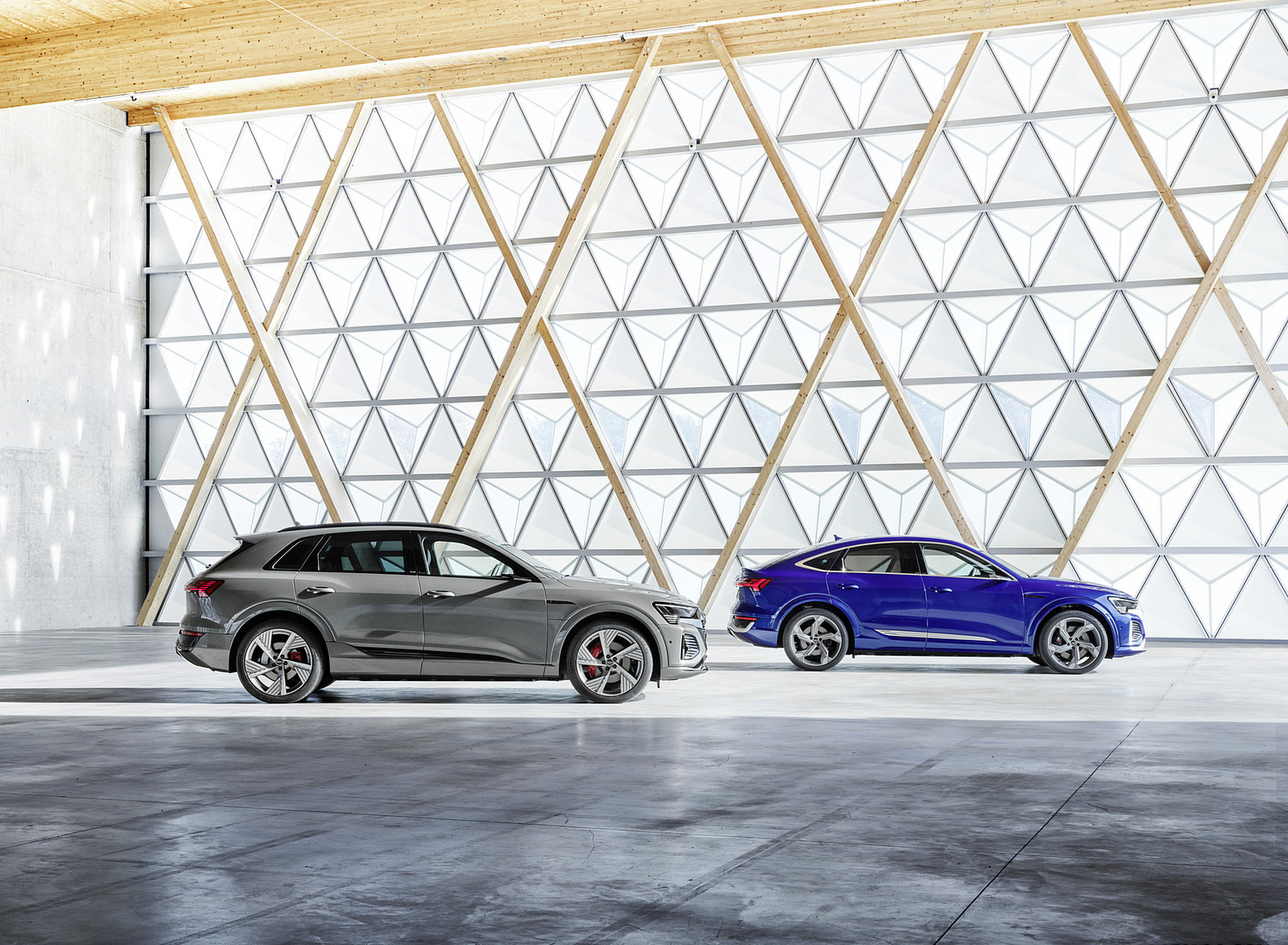 2024 Audi Q8 e-tron quattro (Color: Chronos Gray Metallic) Side Wallpapers #34 of 92