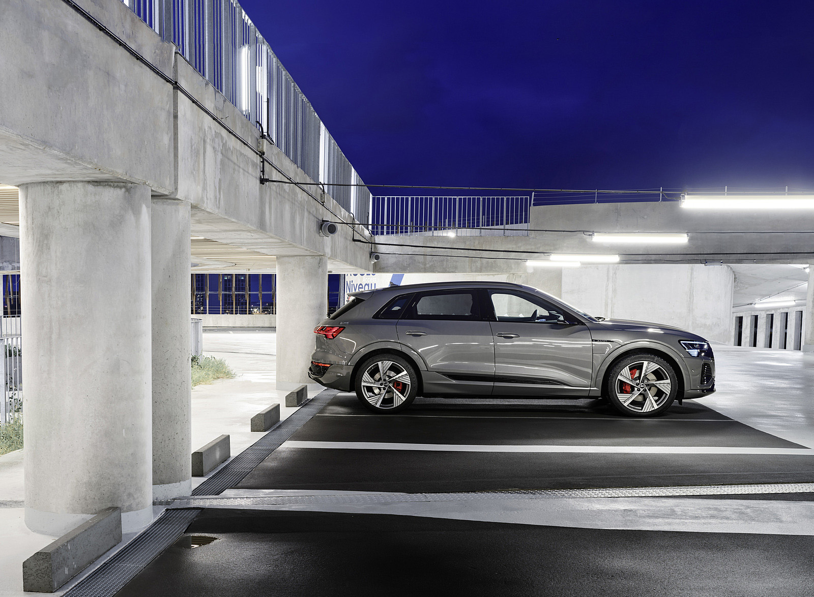 2024 Audi Q8 e-tron quattro (Color: Chronos Gray Metallic) Side Wallpapers #24 of 92