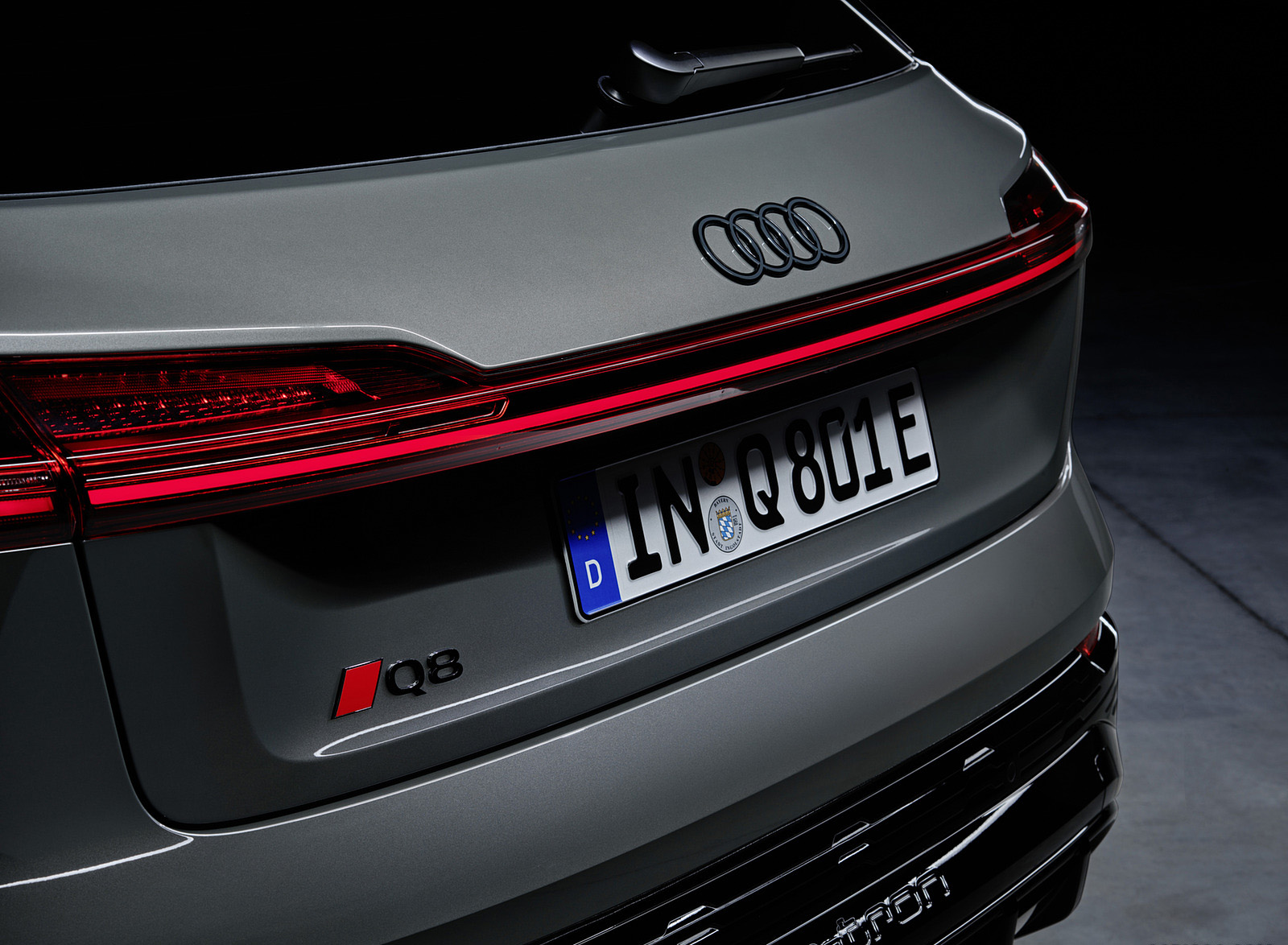 2024 Audi Q8 e-tron quattro (Color: Chronos Gray Metallic) Tail Light Wallpapers #43 of 92