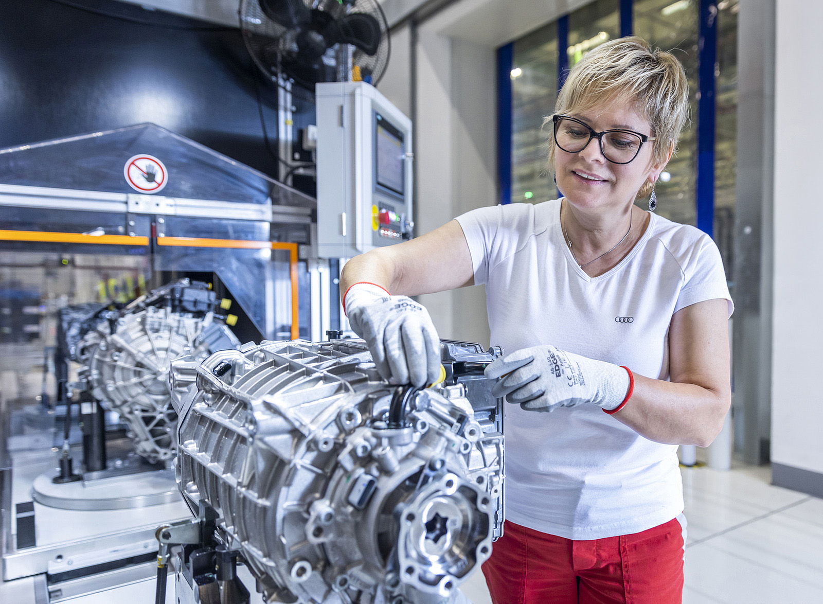 2024 Audi Q8 e-tron quattro Customers may choose from three drivetrains with electric all-wheel drive Wallpapers #91 of 92