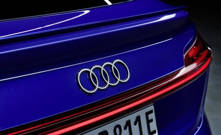 2024 Audi SQ8 Sportback e-tron quattro (Color: Ultra Blue Metallic) Badge Wallpapers 450x275 (46)
