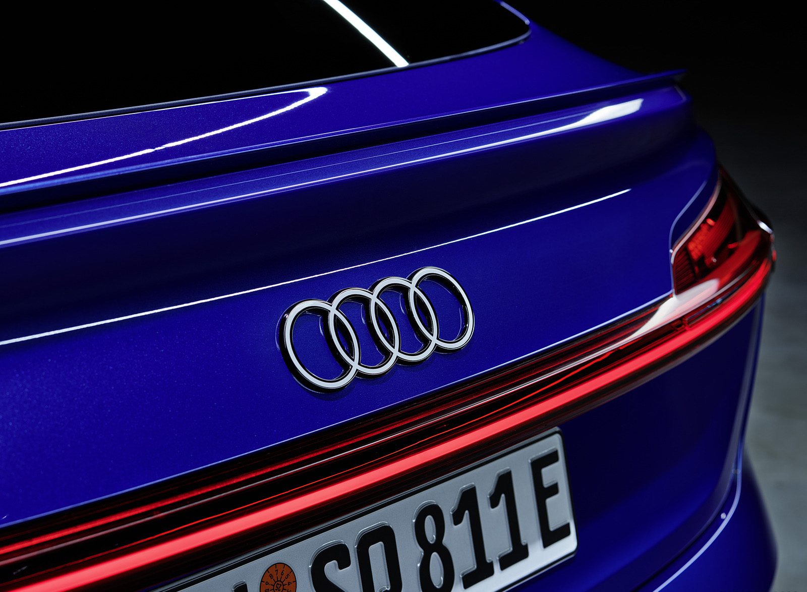 2024 Audi SQ8 Sportback e-tron quattro (Color: Ultra Blue Metallic) Badge Wallpapers #46 of 62