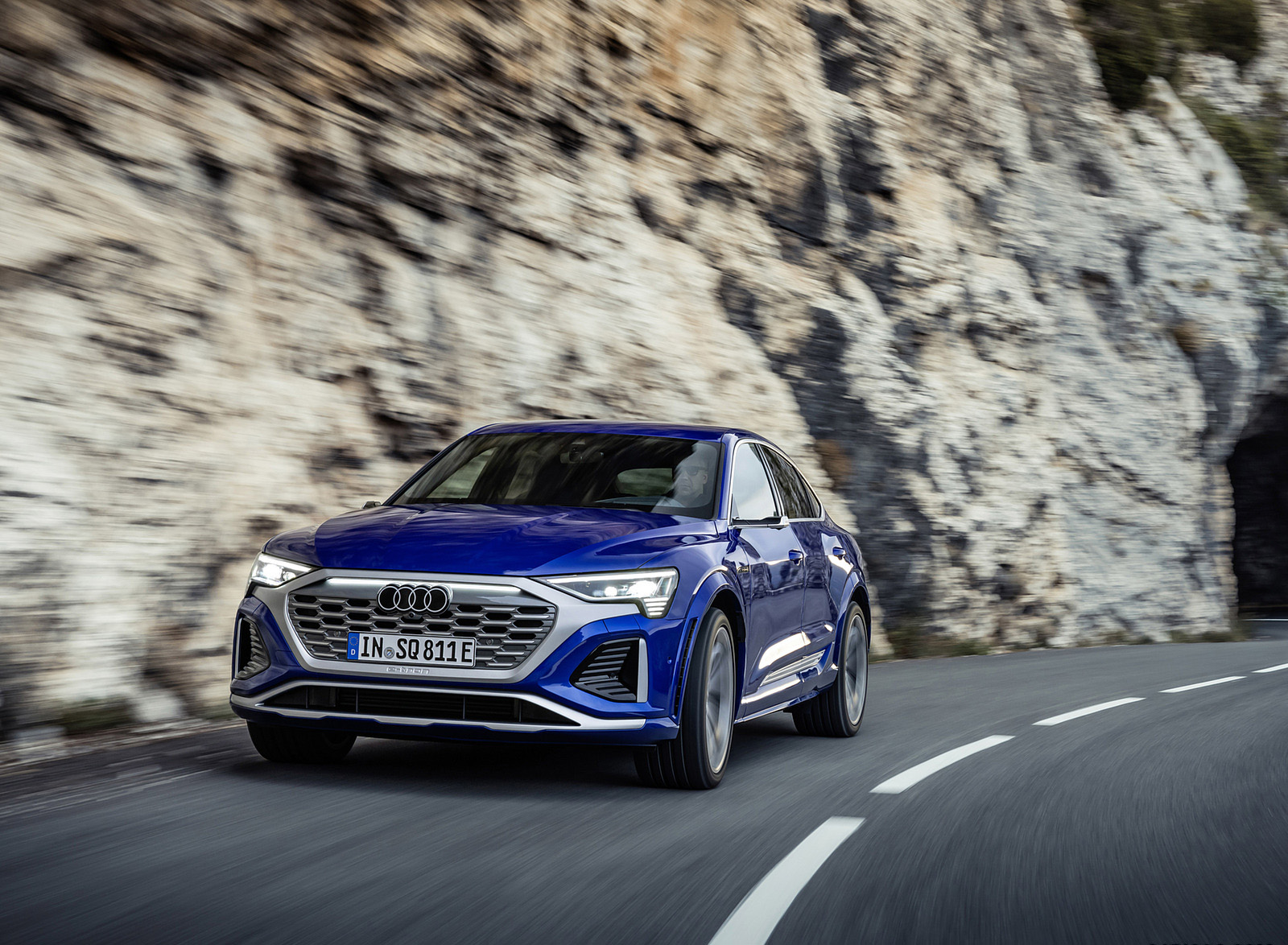 2024 Audi SQ8 Sportback e-tron quattro (Color: Ultra Blue Metallic) Front Wallpapers (8)