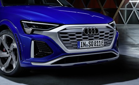 2024 Audi SQ8 Sportback e-tron quattro (Color: Ultra Blue Metallic) Front Wallpapers 450x275 (40)